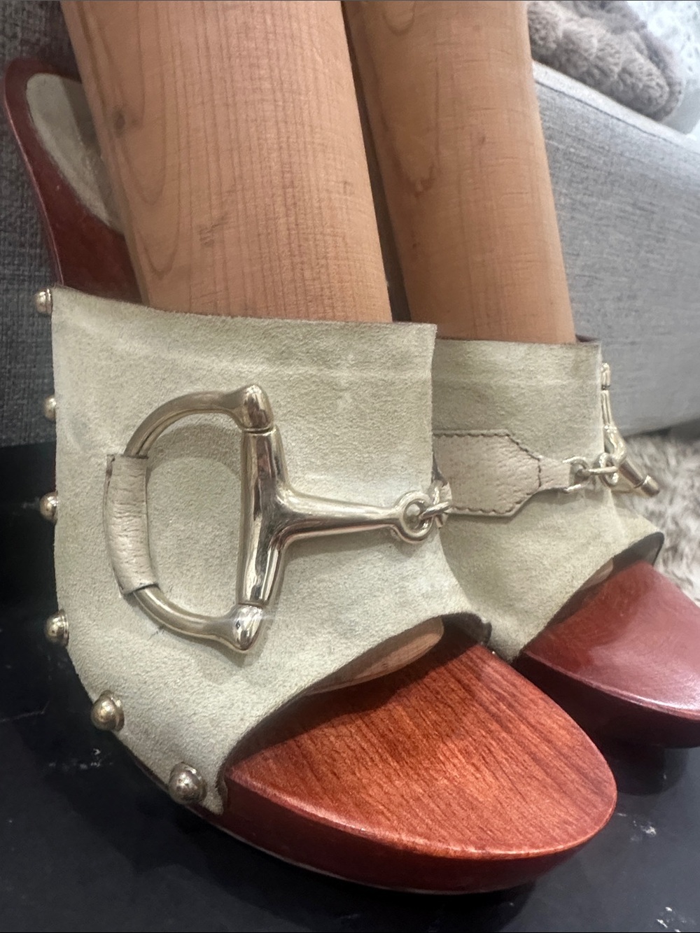 GUCCI Beige Suede gold Horsebit & studded Wood-Platform Mules - Picture 4 of 9